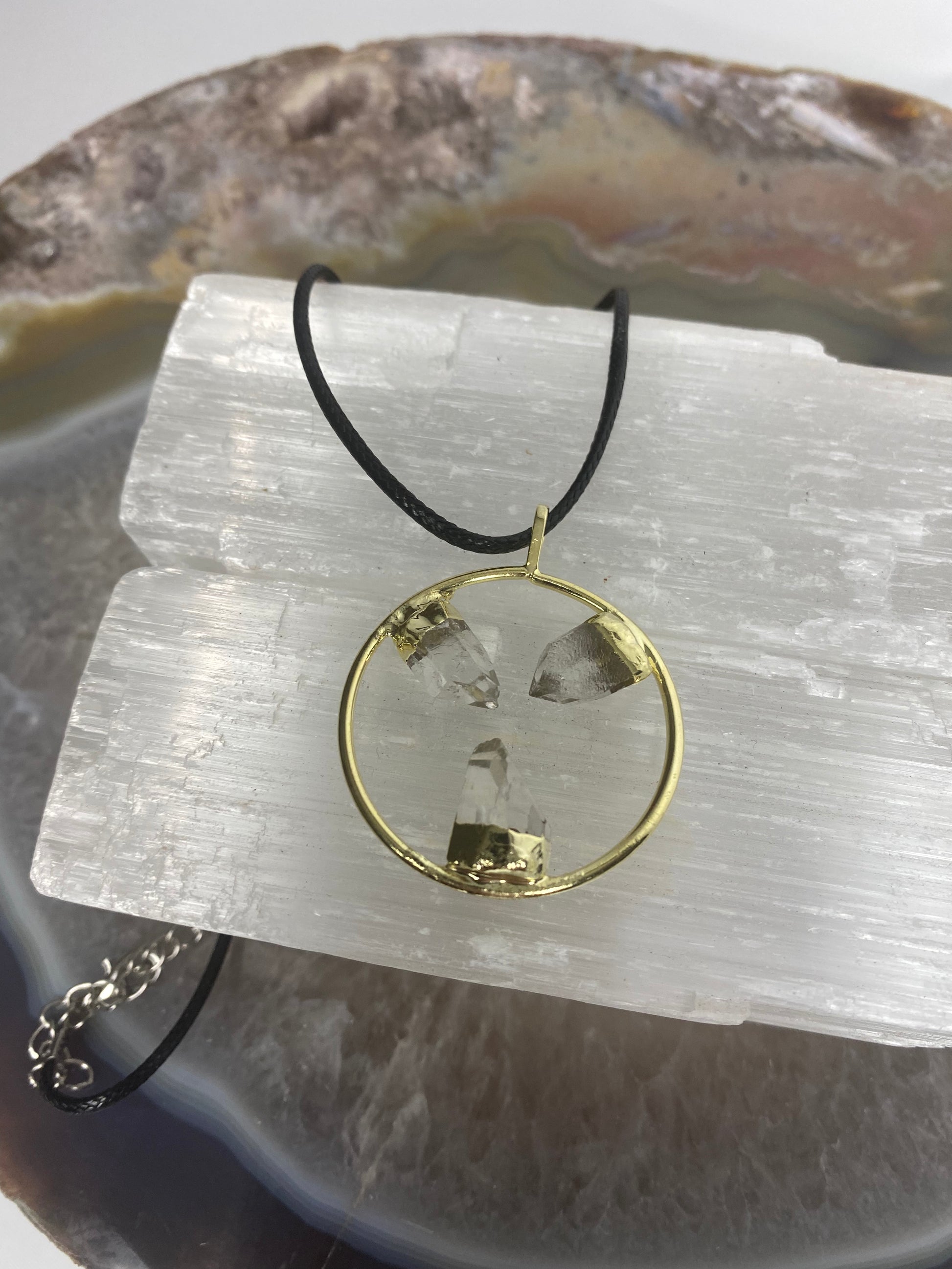 3 point Quartz necklacelaurasauraonline