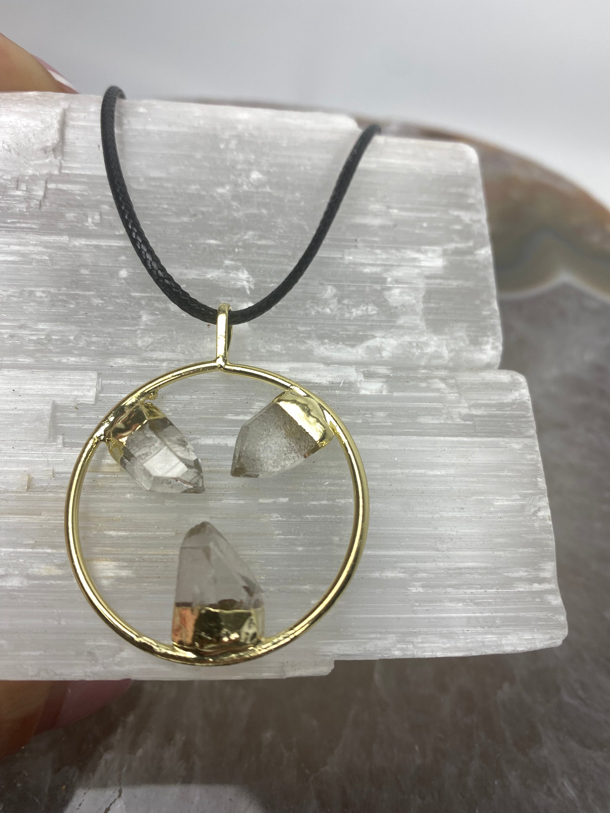 3 point Quartz necklacelaurasauraonline
