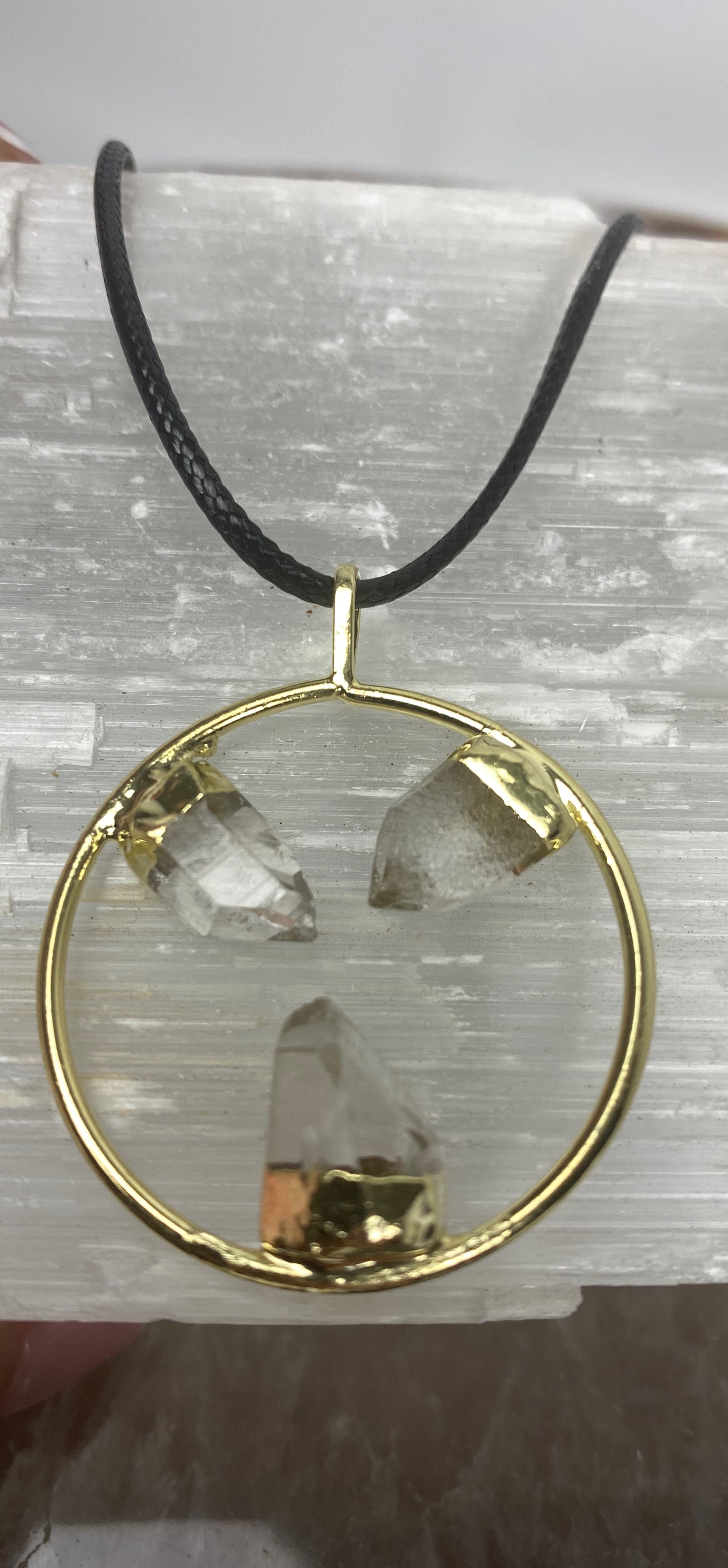 3 point Quartz necklacelaurasauraonline