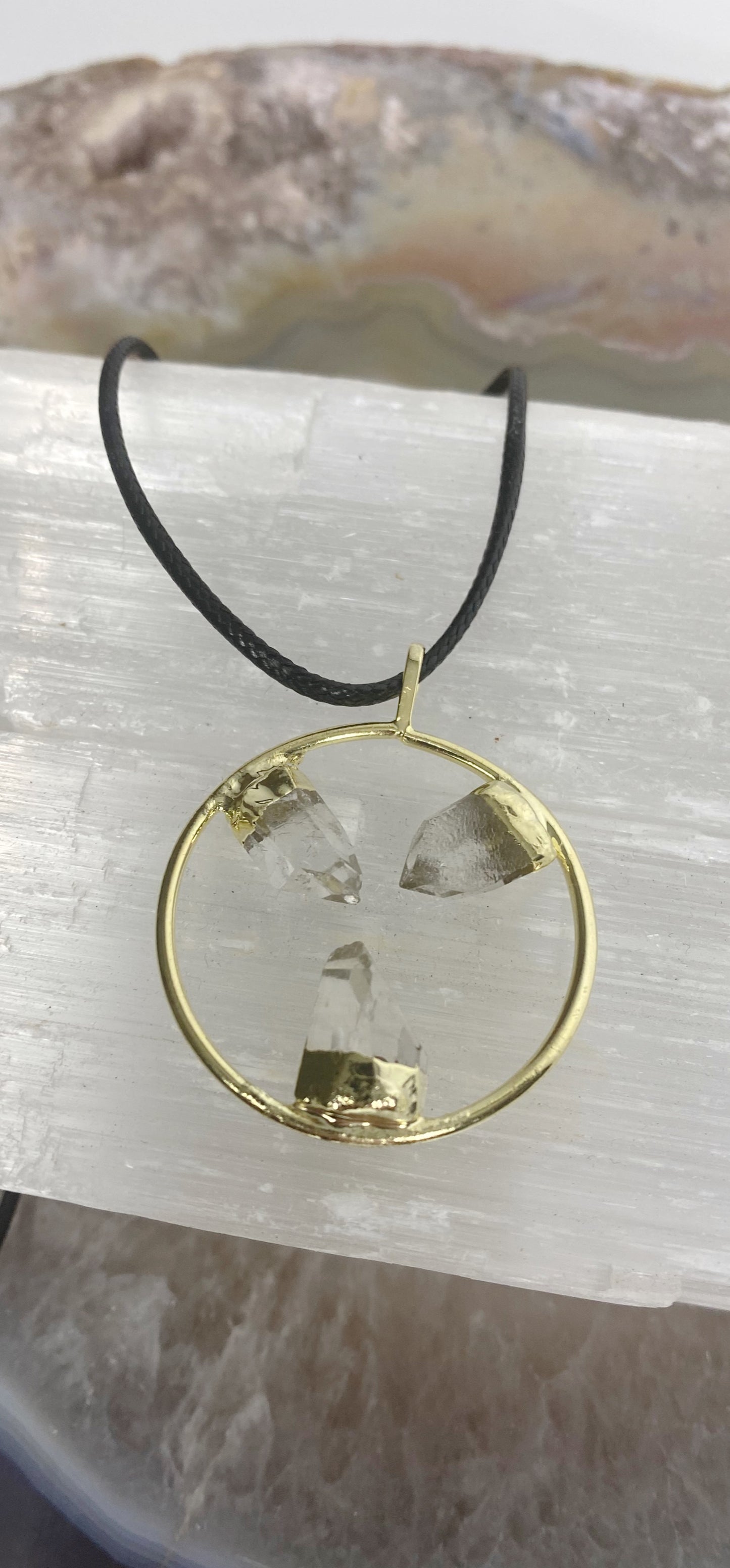 3 point Quartz necklacelaurasauraonline