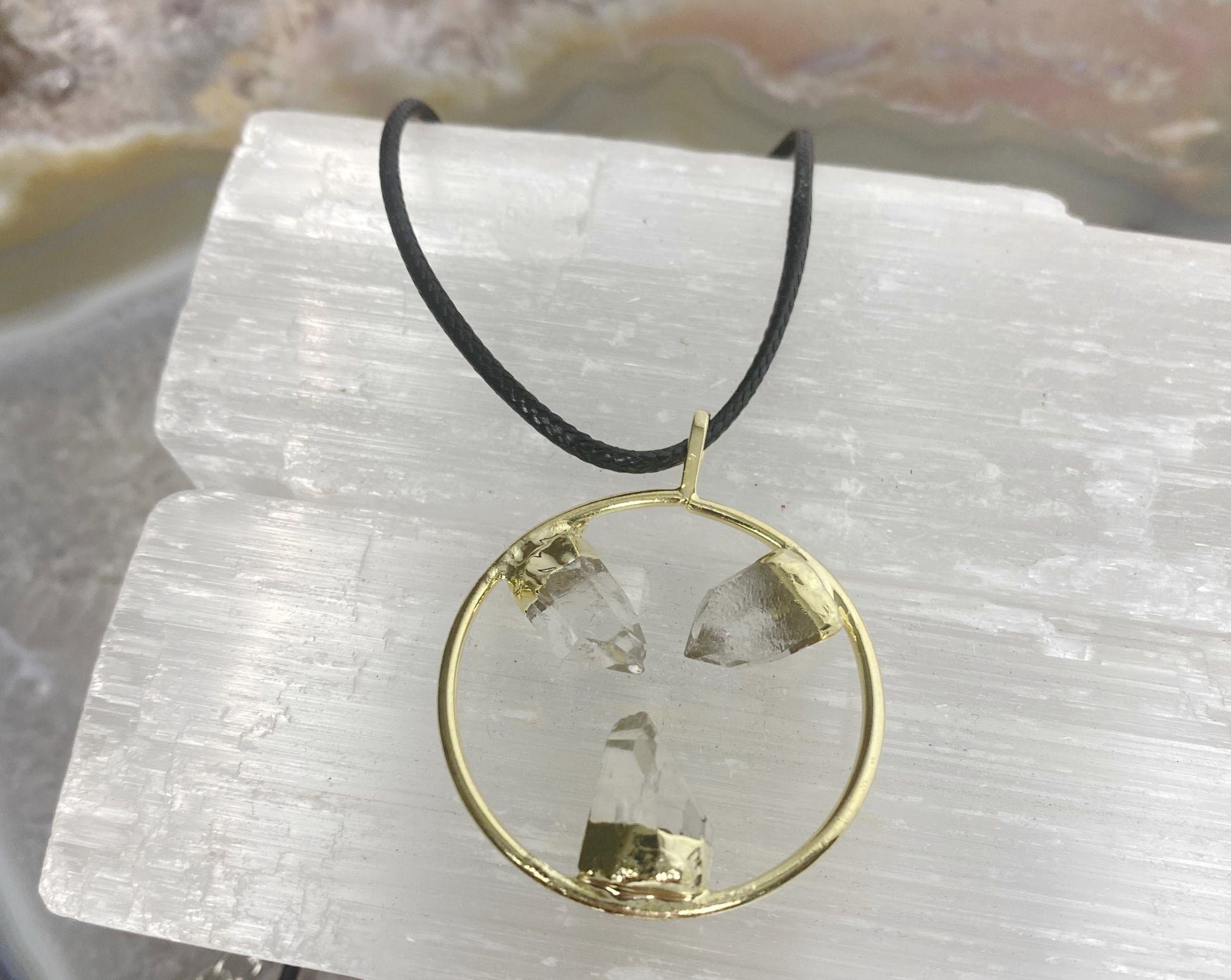 3 point Quartz necklacelaurasauraonline